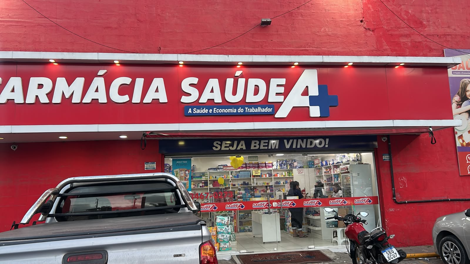 Letreiro da Farmácia Saúde A+